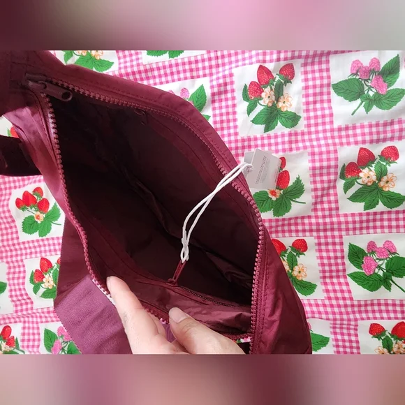 Baggu oxblood medium Cresent - Picture 4 of 5